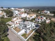 Moradia Moderna T4 Com Piscina, Garagem E Vistas Para O...