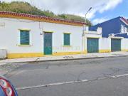 Moradia no Centro da Povoação com 2 Garagens