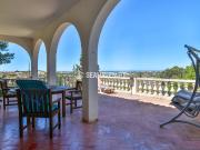 Moradia no topo da colina com vista panorâmica para o...