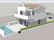 Moradia nova com piscina e estacionamento, a poucos...