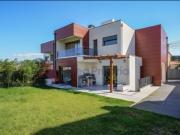 Moradia Nova Contemporânea para Arrendamento Conforto,...