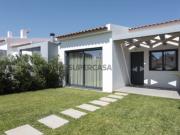 Moradia nova geminada V3 em condomínio privado Vilamoura
