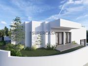 Moradia nova isolada T3 com garagem e piscina