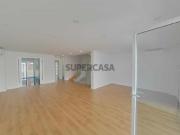 Moradia nova T4+1, situada na Ramada