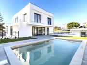 Moradia Nova T4 com piscina e garagem Sobreda Charneca...