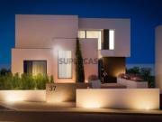 Moradia Nova T4 com Piscina em Peniche por 700.000 €