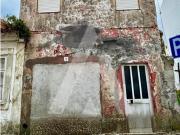 Moradia para Reconstrução em Esgueira!