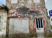 Moradia para Reconstrução em Esgueira!