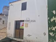 Moradia para recuperar com 44m2, situada em Cachopo, a...