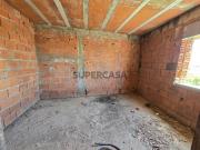 Moradia para Recuperar com Terreno Adjacente Localizada...