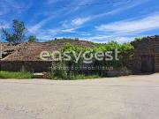 Moradia para recuperar na aldeia de Nozelos, Torre de...