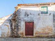Moradia para recuperar no centro histórico de Aljubarrota