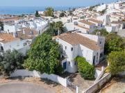 Moradia para Remodelar, a Minutos da Praia da Luz Grande...