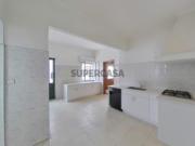 Moradia para renovar com terraço excelente investimento...