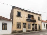 Moradia para restauro + terreno em Paços de Brandão