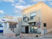 Moradia para venda com apartamento e comércio, na...