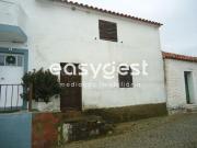 Moradia quase secular de 2 pisos para recuperar no...