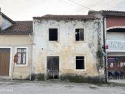 Moradia | Recuperar | Ferraria, Barcouo