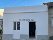 Moradia remodelada com terraço privado