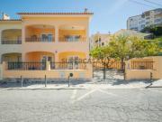 Moradia remodelada de 6 assoalhadas Exclusiva no Estoril