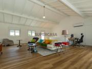 Moradia Remodelada no Centro de Ponta Delgada com Garagem