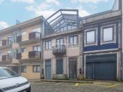 Moradia renovada com 2 studios para investimento R....