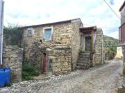 Moradia rstica em pedra vista para reconstruir em Casas...