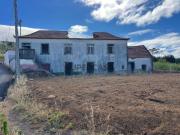 Moradia rústica em pedra com terreno