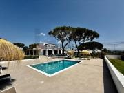 Moradia rústica renovada na periferia de Vale do Lobo