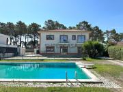 Moradia T10 com Piscina e Campo de Jogos na Verdizela...