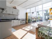 Moradia T1+1 com Espaço Comercial e Terraço a 5 Min da...