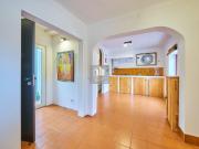 Moradia, T1+1 com sótão, e pequeno jardim interior de...