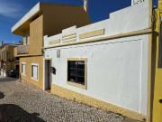 Moradia T1 para recuperar com elevado potencial no...