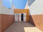 Moradia T1 remodelada c/ logradouro