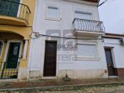 Moradia T2+1 com garagem e quintal em Almeirim