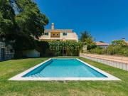 Moradia T2+1 com Piscina, Jardim e Elevador privativo