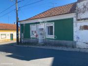 Moradia T2+1 com Quintal em recuperao total