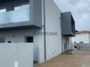 Moradia T2+1 com terraço, 2 suítes e garagem