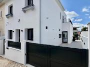 Moradia T2+1 em Campolide com jardim privativo