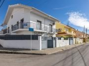 Moradia T2+1 com jardim e Sótão em Fernão Ferro