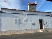 Moradia T2 com Logradouro, Remodelada, em São Brás dos...