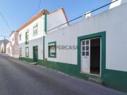 Moradia T2 com terraço, 5 minutos do Cadaval, para remodelar