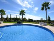 Moradia T2 em condominio com piscina, jardins e garagem