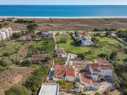 Moradia T2 em frente ao mar na Meia Praia, em Lagos, com...