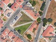 Moradia T2 com sótão, em total remodelação, no Bairro da...