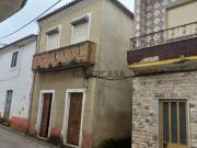 Moradia T2 para remodelar no Centro de Amiais de Baixo