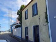 Moradia T2 por reabilitar a 50m da praia Praia da Vitória