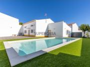 Moradia T2 Térrea recentemente Recuperada com piscina