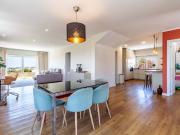 Moradia T2 Térrea Remodelada com Vista Mar e de 600 m² –...