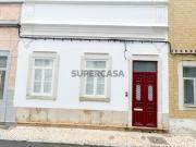 Moradia T2 típica algarvia totalmente recuperada em Olhão